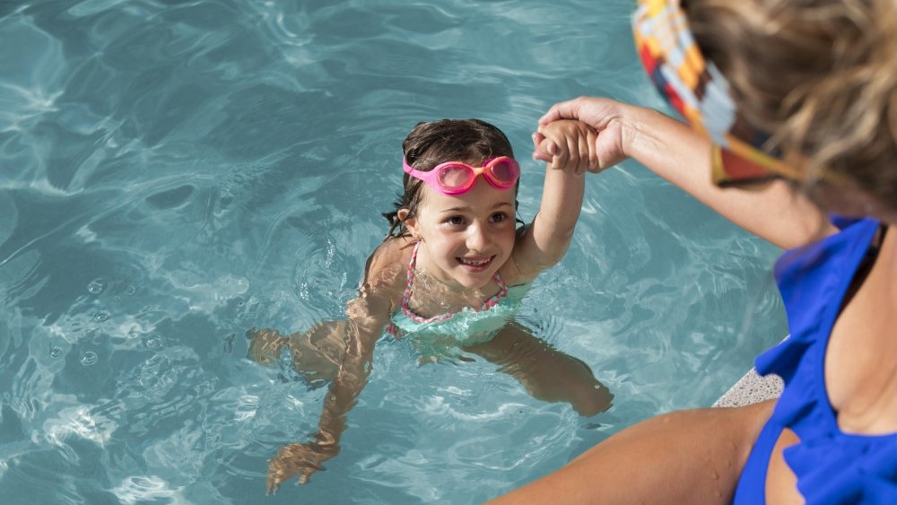 Cursos de natació horari lectiu o extraescolar